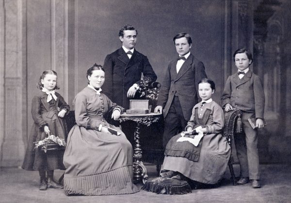 13 III 01.003 6 Geschwister Zeller Markgröningen